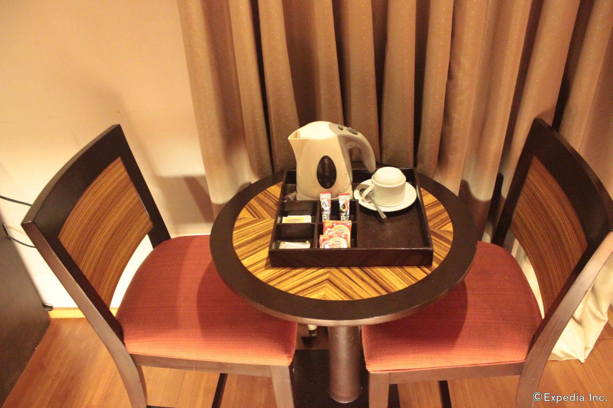 Soleste Suites Quezon City Εξωτερικό φωτογραφία