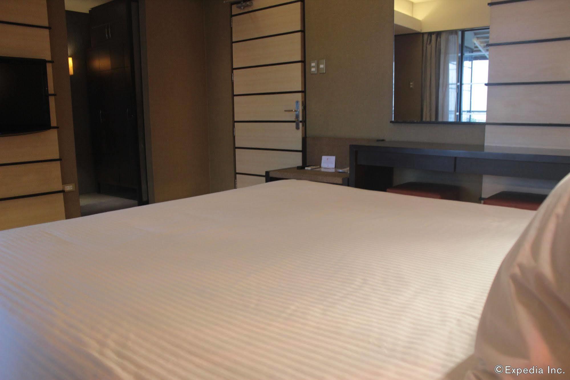 Soleste Suites Quezon City Εξωτερικό φωτογραφία